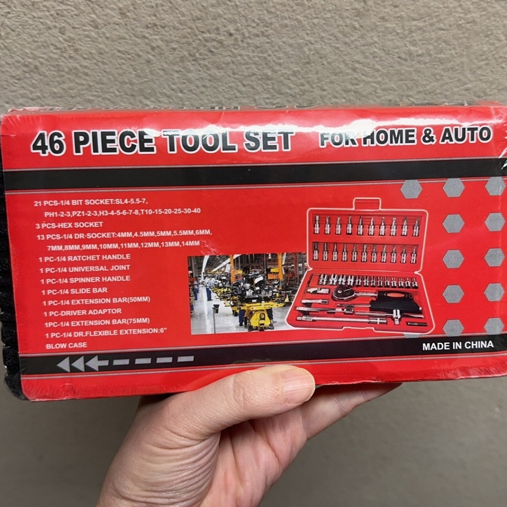 46pcs Car Repair Tool Kit 1/4-Inch Socket Set Ratchet Torque Wrench Combo